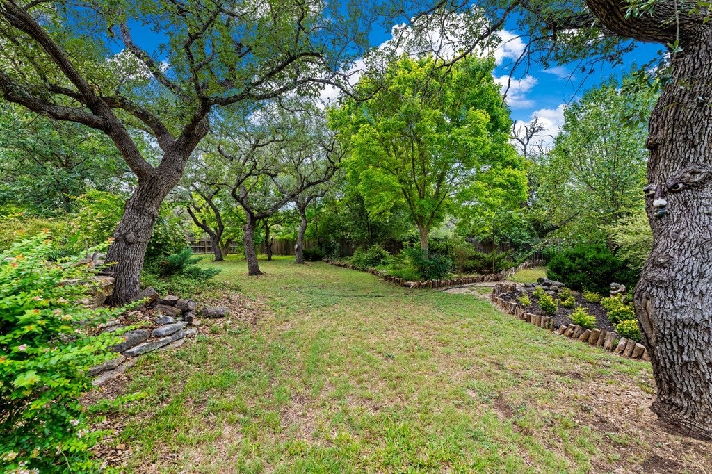 Kerrville, Texas, 78028, United States, 3 Bedrooms Bedrooms, ,2 BathroomsBathrooms,Residential,Active,1913035