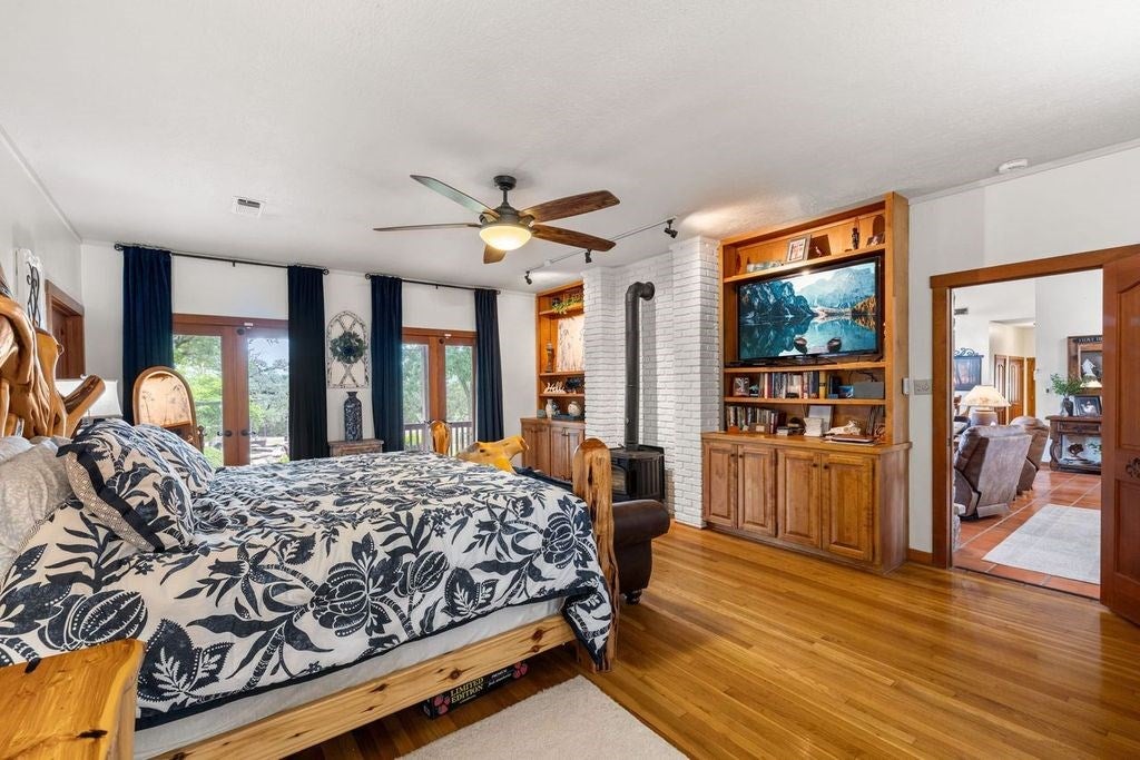 Kerrville, Texas, 78028, United States, 6 Bedrooms Bedrooms, ,3 BathroomsBathrooms,Residential,Active,1884989