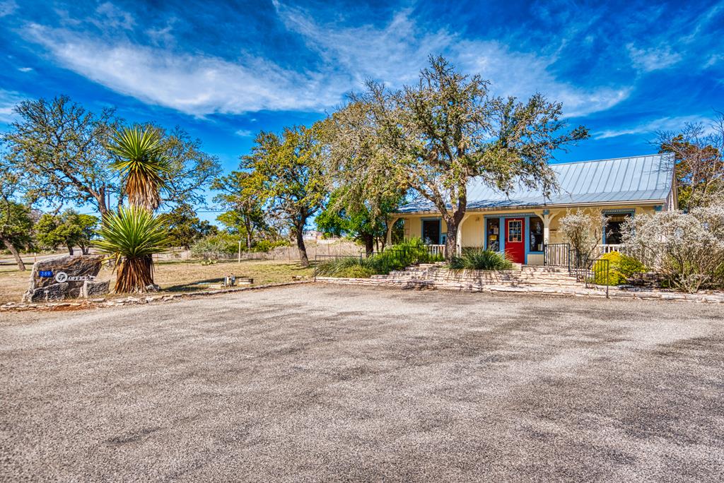 Kerrville, Texas, 78028, United States, 6 Bedrooms Bedrooms, ,3 BathroomsBathrooms,Residential,Active,1884989