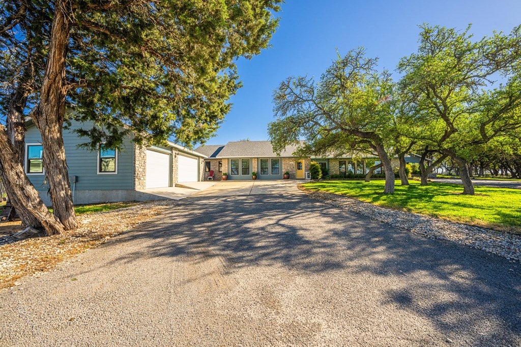 Kerrville, Texas, 78028, United States, 3 Bedrooms Bedrooms, ,4 BathroomsBathrooms,Residential,Active,1788552