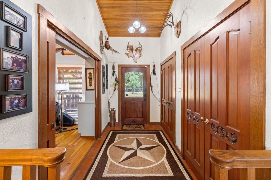 Kerrville, Texas, 78028, United States, 6 Bedrooms Bedrooms, ,3 BathroomsBathrooms,Residential,Active,1884989