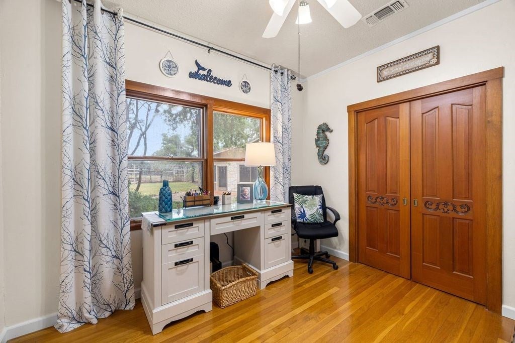 Kerrville, Texas, 78028, United States, 6 Bedrooms Bedrooms, ,3 BathroomsBathrooms,Residential,Active,1884989