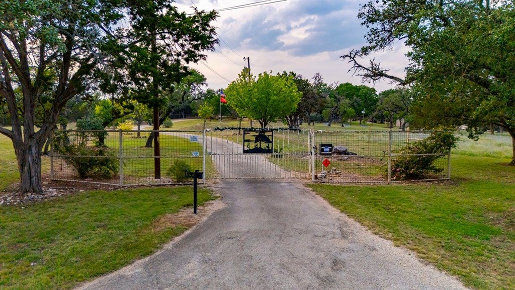 Kerrville, Texas, 78028, United States, 6 Bedrooms Bedrooms, ,3 BathroomsBathrooms,Residential,Active,1884989