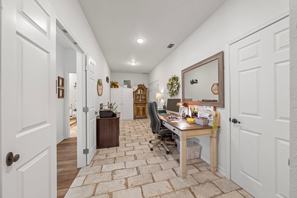 Kerrville, Texas, 78028, United States, 3 Bedrooms Bedrooms, ,4 BathroomsBathrooms,Residential,Active,1788552