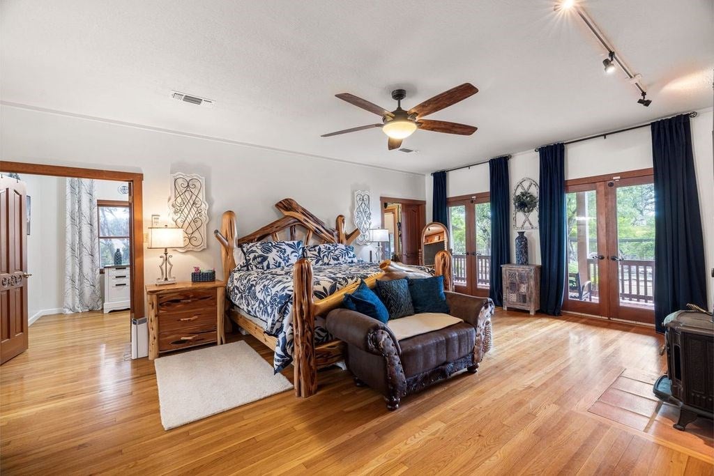 Kerrville, Texas, 78028, United States, 6 Bedrooms Bedrooms, ,3 BathroomsBathrooms,Residential,Active,1884989