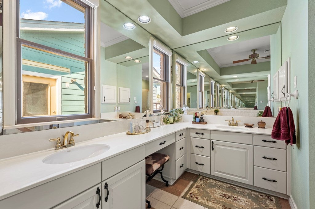 Kerrville, Texas, 78028, United States, 3 Bedrooms Bedrooms, ,4 BathroomsBathrooms,Residential,Active,1788552