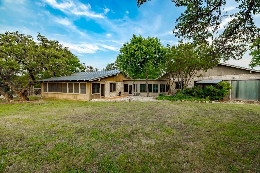 Kerrville, Texas, 78028, United States, 6 Bedrooms Bedrooms, ,3 BathroomsBathrooms,Residential,Active,1884989