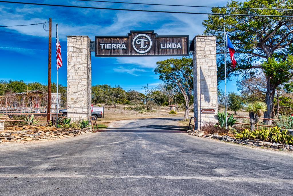 Kerrville, Texas, 78028, United States, 6 Bedrooms Bedrooms, ,3 BathroomsBathrooms,Residential,Active,1884989