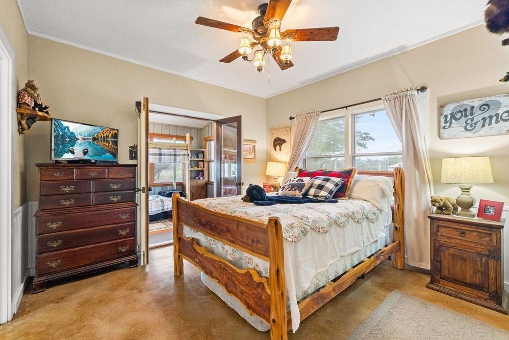 Kerrville, Texas, 78028, United States, 6 Bedrooms Bedrooms, ,3 BathroomsBathrooms,Residential,Active,1884989