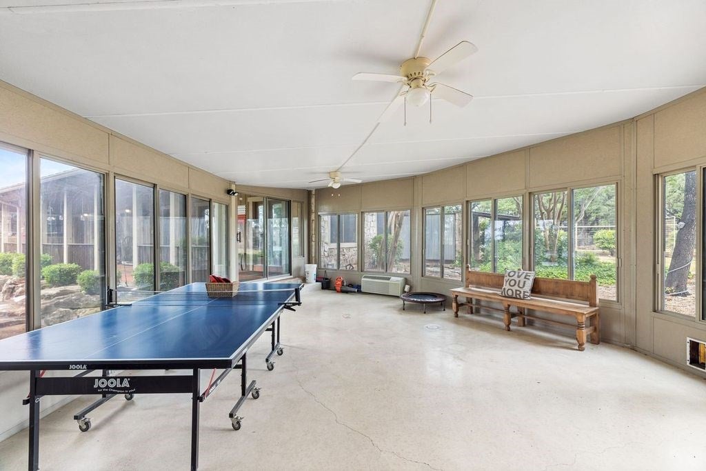 Kerrville, Texas, 78028, United States, 6 Bedrooms Bedrooms, ,3 BathroomsBathrooms,Residential,Active,1884989