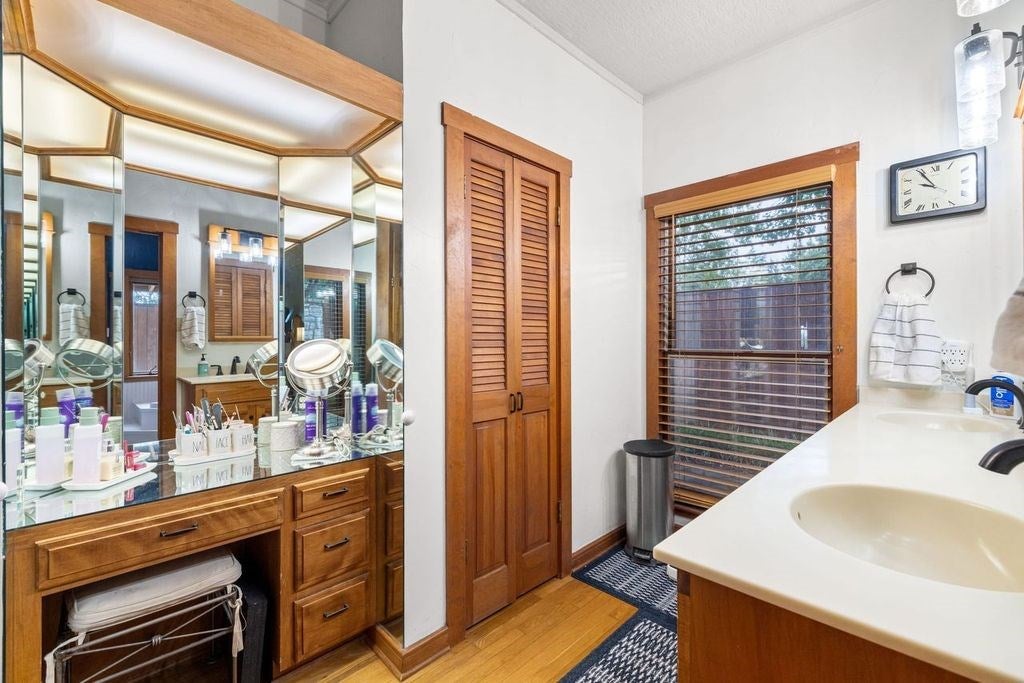 Kerrville, Texas, 78028, United States, 6 Bedrooms Bedrooms, ,3 BathroomsBathrooms,Residential,Active,1884989