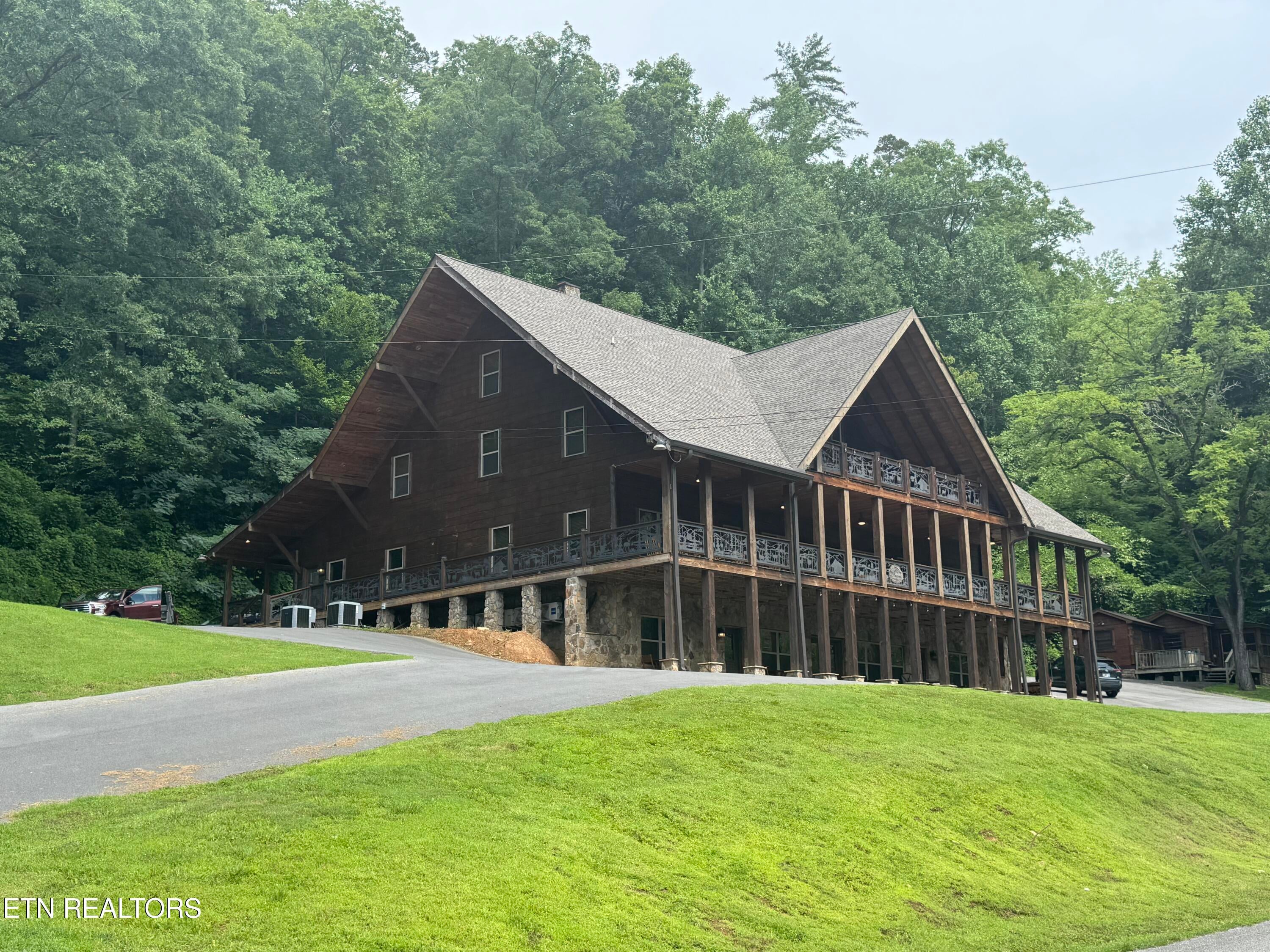 Tellico Plains, Tennessee, 37385, United States, 14 Bedrooms Bedrooms, ,16 BathroomsBathrooms,Residential,Active,1909059