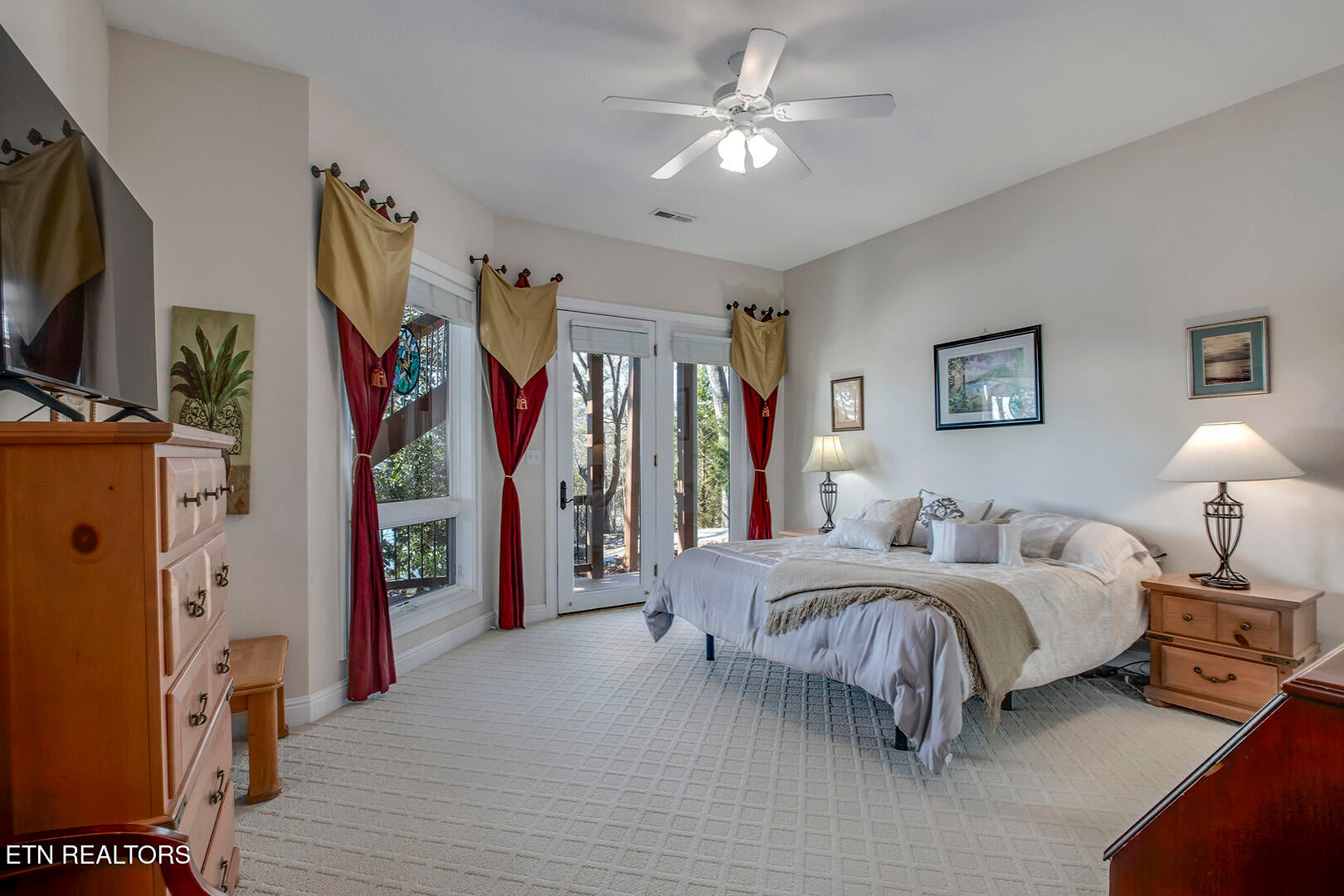 Loudon, Tennessee, 37774, United States, 4 Bedrooms Bedrooms, ,5 BathroomsBathrooms,Residential,Active,2015473