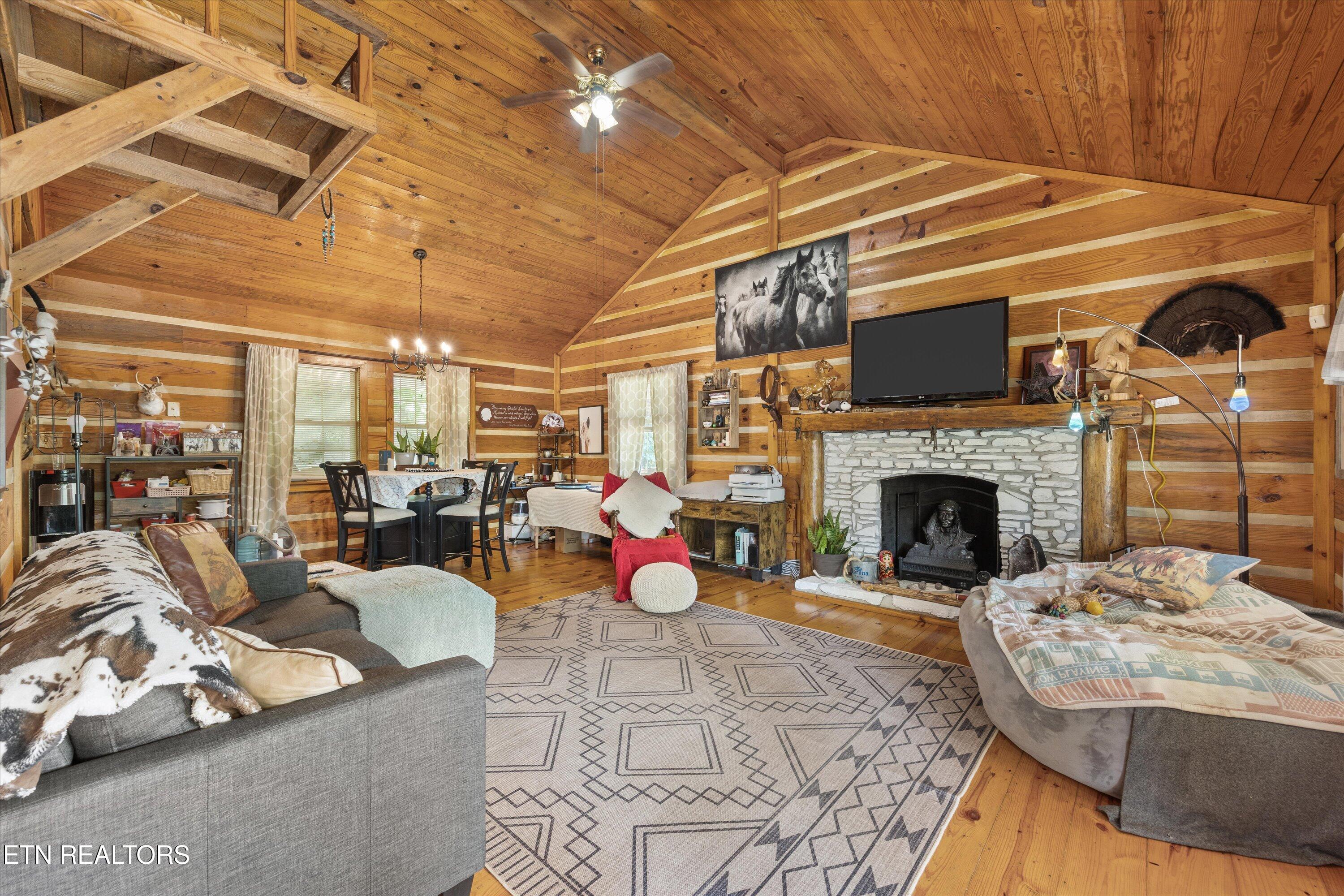 Winfield, Tennessee, 37892, United States, 18 Bedrooms Bedrooms, ,8 BathroomsBathrooms,Residential,Active,1920273