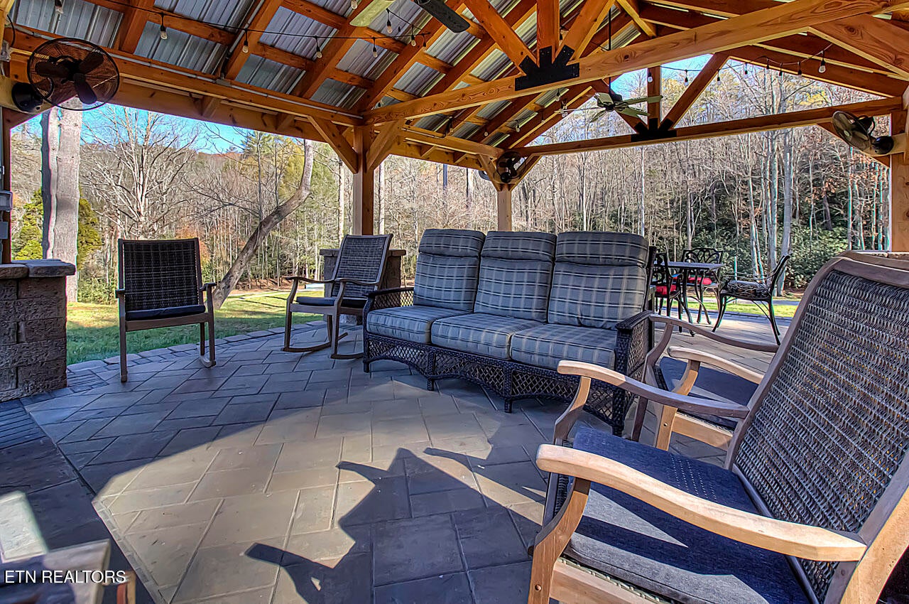 Walland, Tennessee, 37886, United States, 7 Bedrooms Bedrooms, ,6 BathroomsBathrooms,Residential,Active,1910366