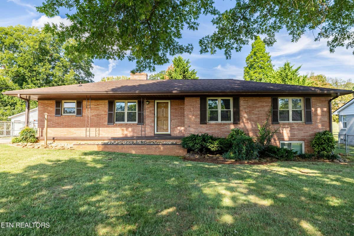 2807 MILFORD AVE, MARYVILLE, TN 37804, photo 1 of 44