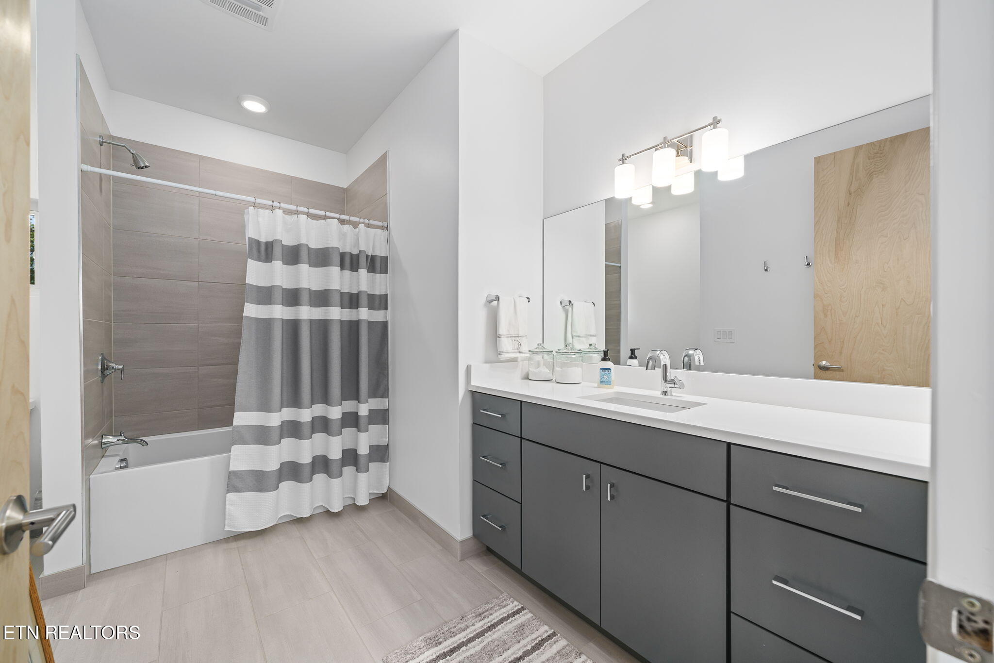 Crawford, Tennessee, 38554, United States, 3 Bedrooms Bedrooms, ,4 BathroomsBathrooms,Residential,Active,1959527