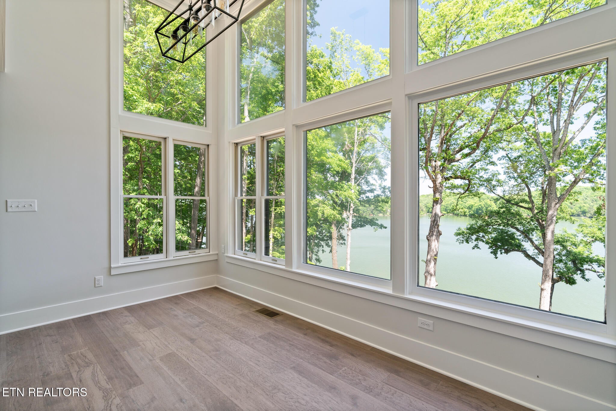 Louisville, Tennessee, 37777, United States, 3 Bedrooms Bedrooms, ,3 BathroomsBathrooms,Residential,Active,2007978