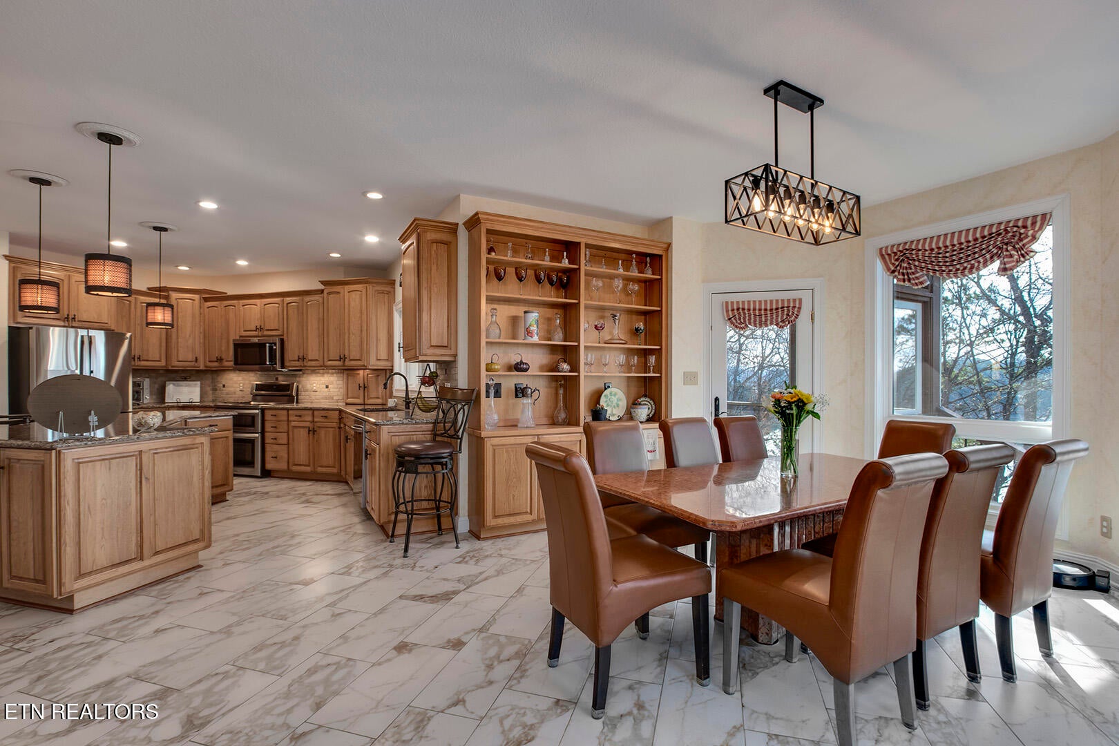 Loudon, Tennessee, 37774, United States, 4 Bedrooms Bedrooms, ,5 BathroomsBathrooms,Residential,Active,2015473