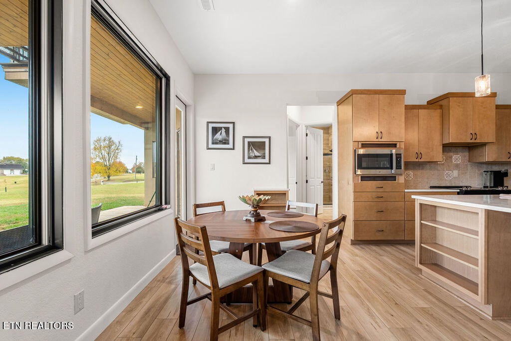 Maryville, Tennessee, 37801, United States, 5 Bedrooms Bedrooms, ,5 BathroomsBathrooms,Residential,Active,2013636