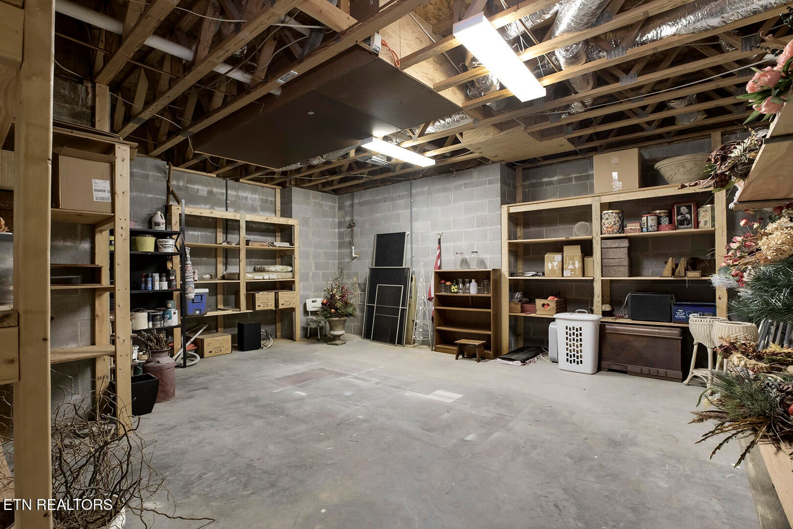 Vonore, Tennessee, 37885, United States, ,4 BathroomsBathrooms,Residential,Active,1731286