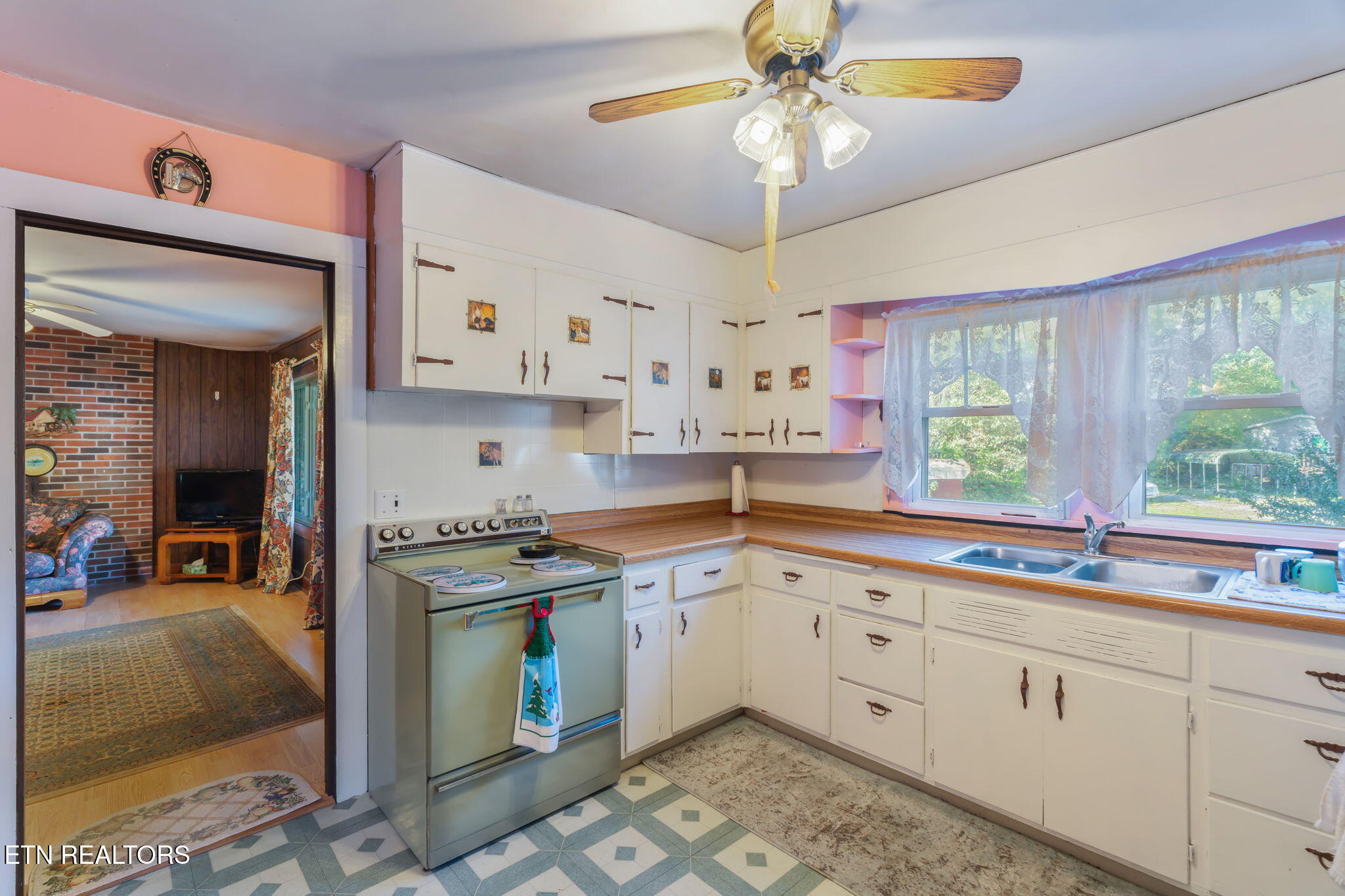 Seymour, Tennessee, 37865, United States, 2 Bedrooms Bedrooms, ,2 BathroomsBathrooms,Residential,Active,1966023