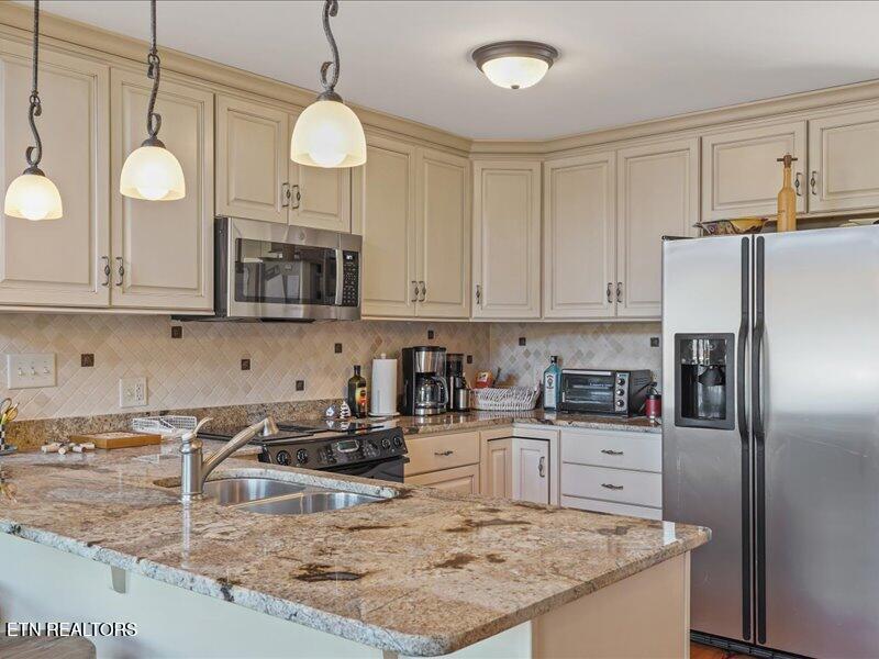 Andersonville, Tennessee, 37705, United States, 4 Bedrooms Bedrooms, ,4 BathroomsBathrooms,Residential,Active,2009809