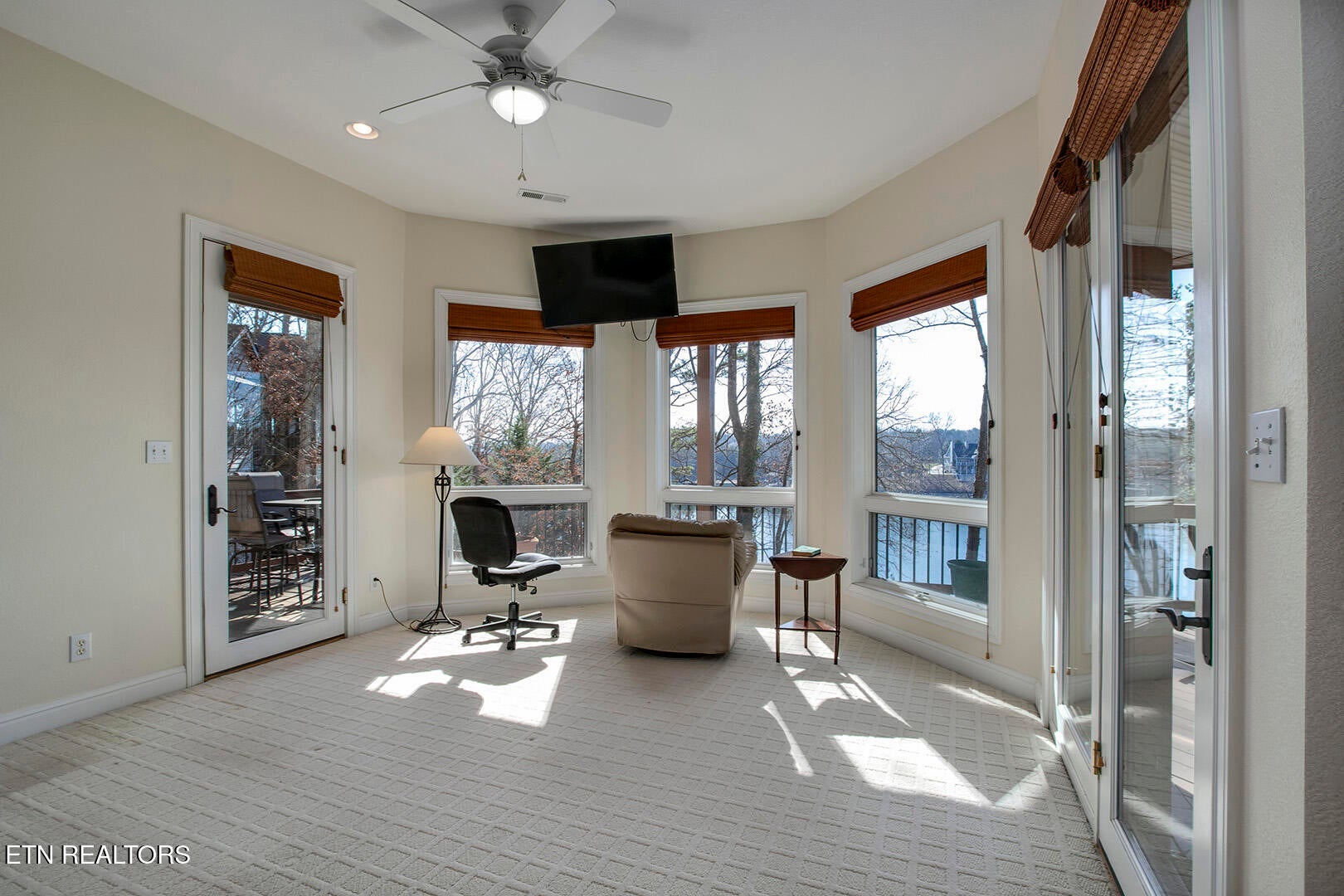 Loudon, Tennessee, 37774, United States, 4 Bedrooms Bedrooms, ,5 BathroomsBathrooms,Residential,Active,2015473