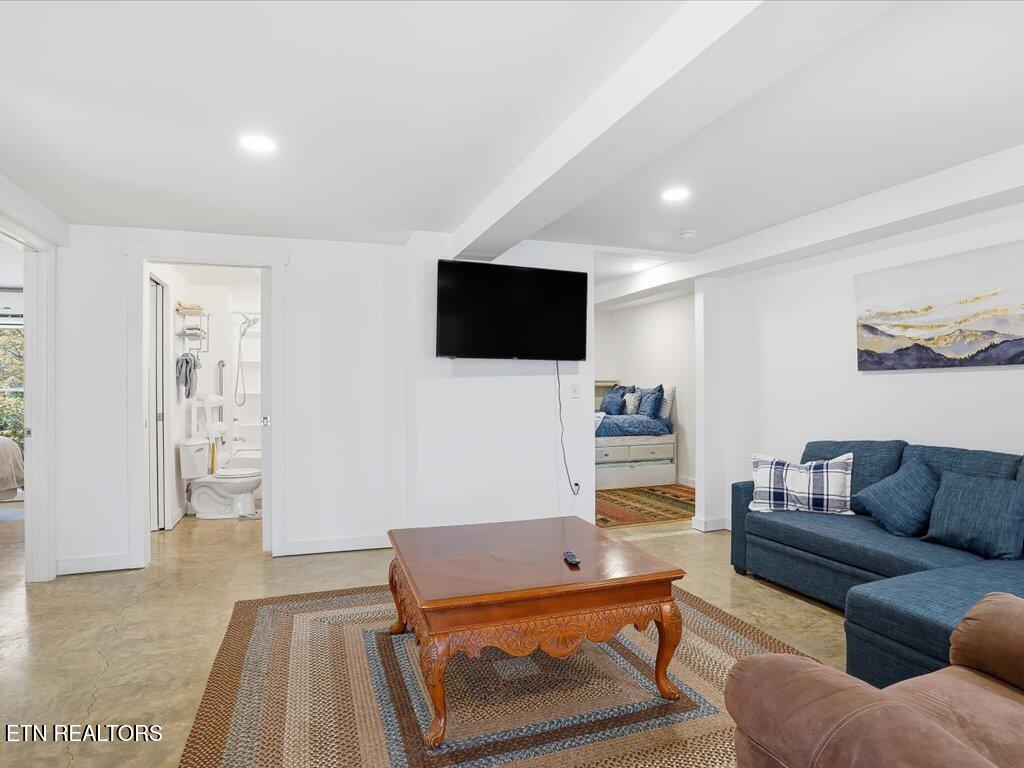 New Tazewell, Tennessee, 37825, United States, 2 Bedrooms Bedrooms, ,2 BathroomsBathrooms,Residential,Active,2007646