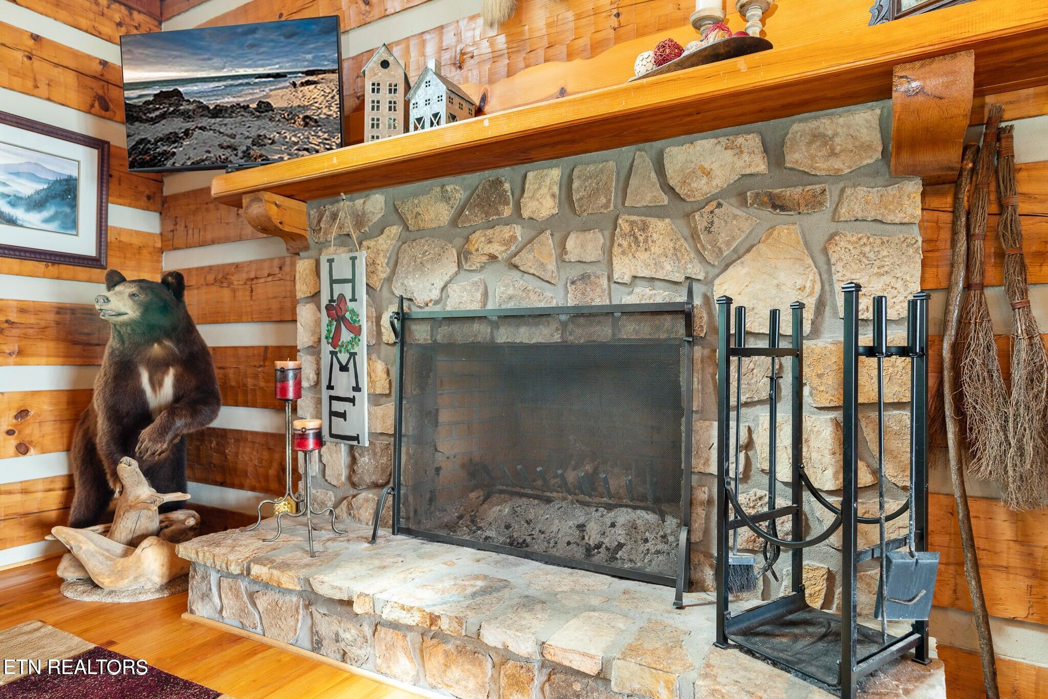 Dandridge, Tennessee, 37725, United States, ,4 BathroomsBathrooms,Residential,Active,1808228