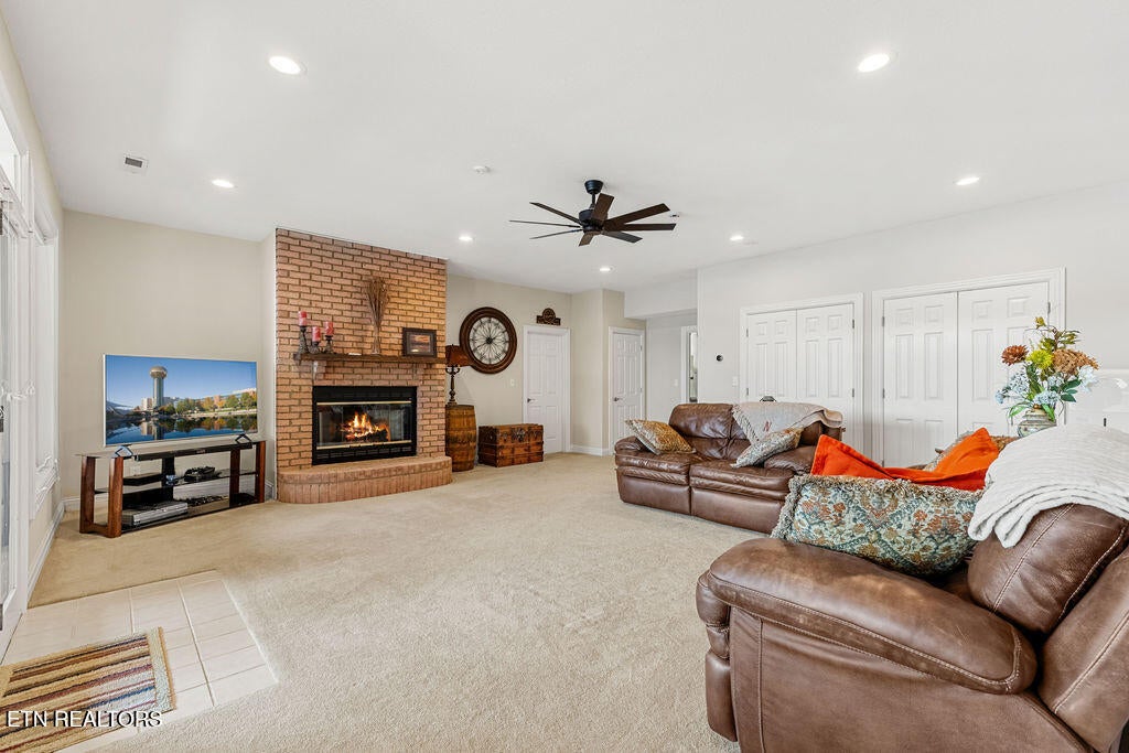 Loudon, Tennessee, 37774, United States, 4 Bedrooms Bedrooms, ,5 BathroomsBathrooms,Residential,Active,1968404