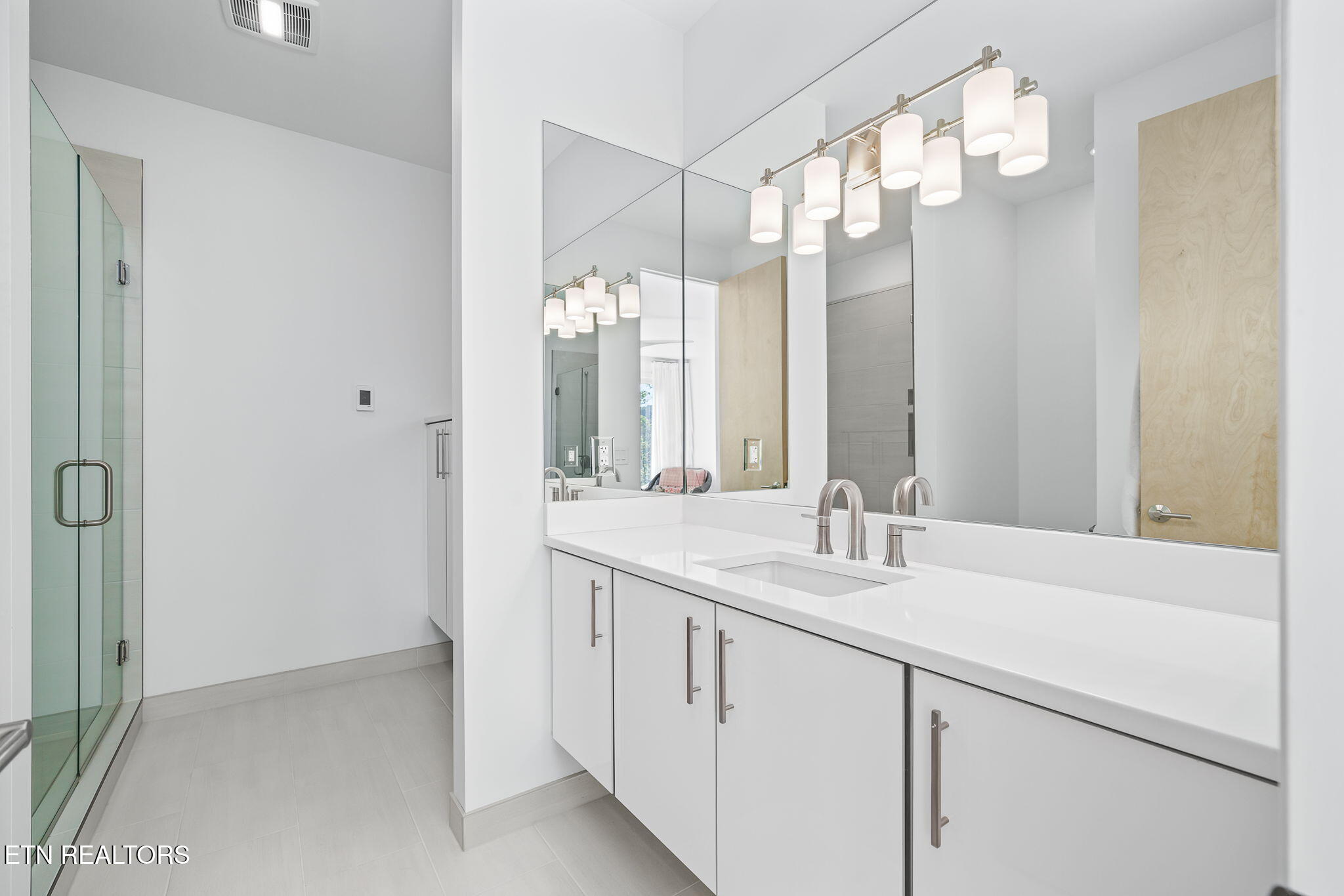 Crawford, Tennessee, 38554, United States, 3 Bedrooms Bedrooms, ,4 BathroomsBathrooms,Residential,Active,2008007