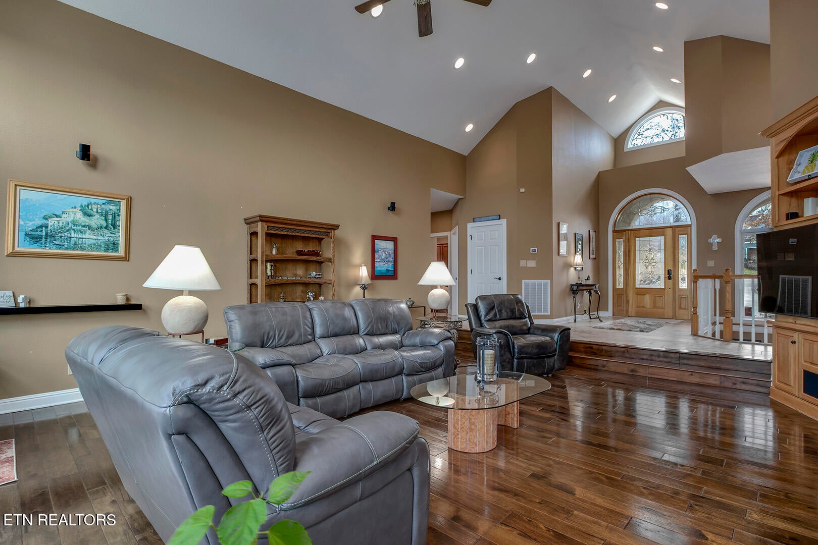 Loudon, Tennessee, 37774, United States, 4 Bedrooms Bedrooms, ,5 BathroomsBathrooms,Residential,Active,2015473