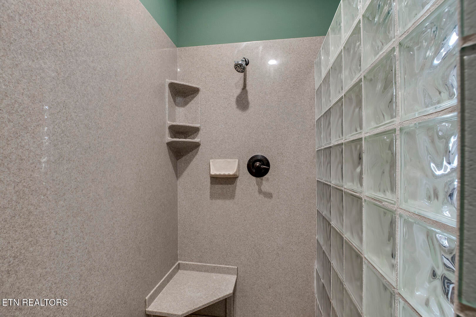 Loudon, Tennessee, 37774, United States, 4 Bedrooms Bedrooms, ,5 BathroomsBathrooms,Residential,Active,2015473