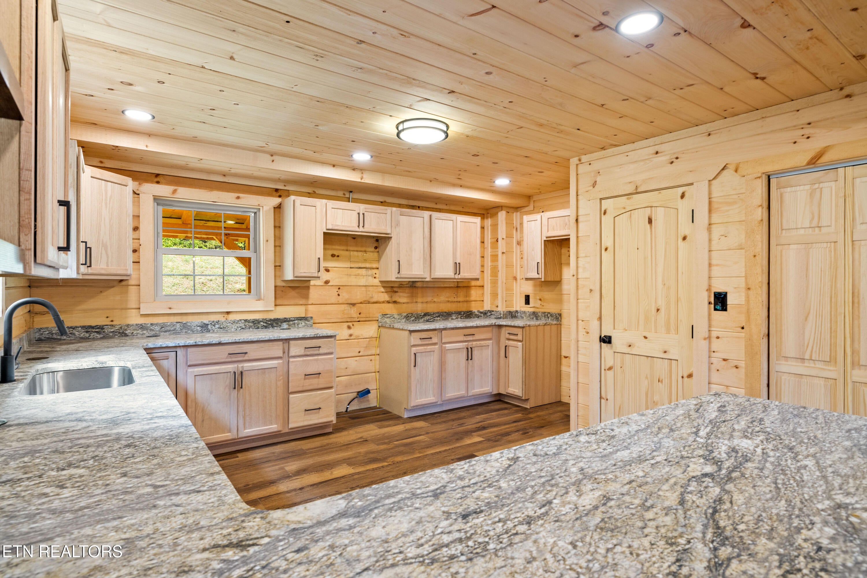 Maryville, Tennessee, 37803, United States, 3 Bedrooms Bedrooms, ,4 BathroomsBathrooms,Residential,Active,1952296