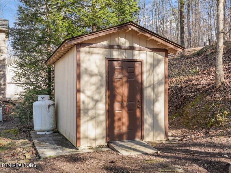 Andersonville, Tennessee, 37705, United States, 4 Bedrooms Bedrooms, ,4 BathroomsBathrooms,Residential,Active,2009809