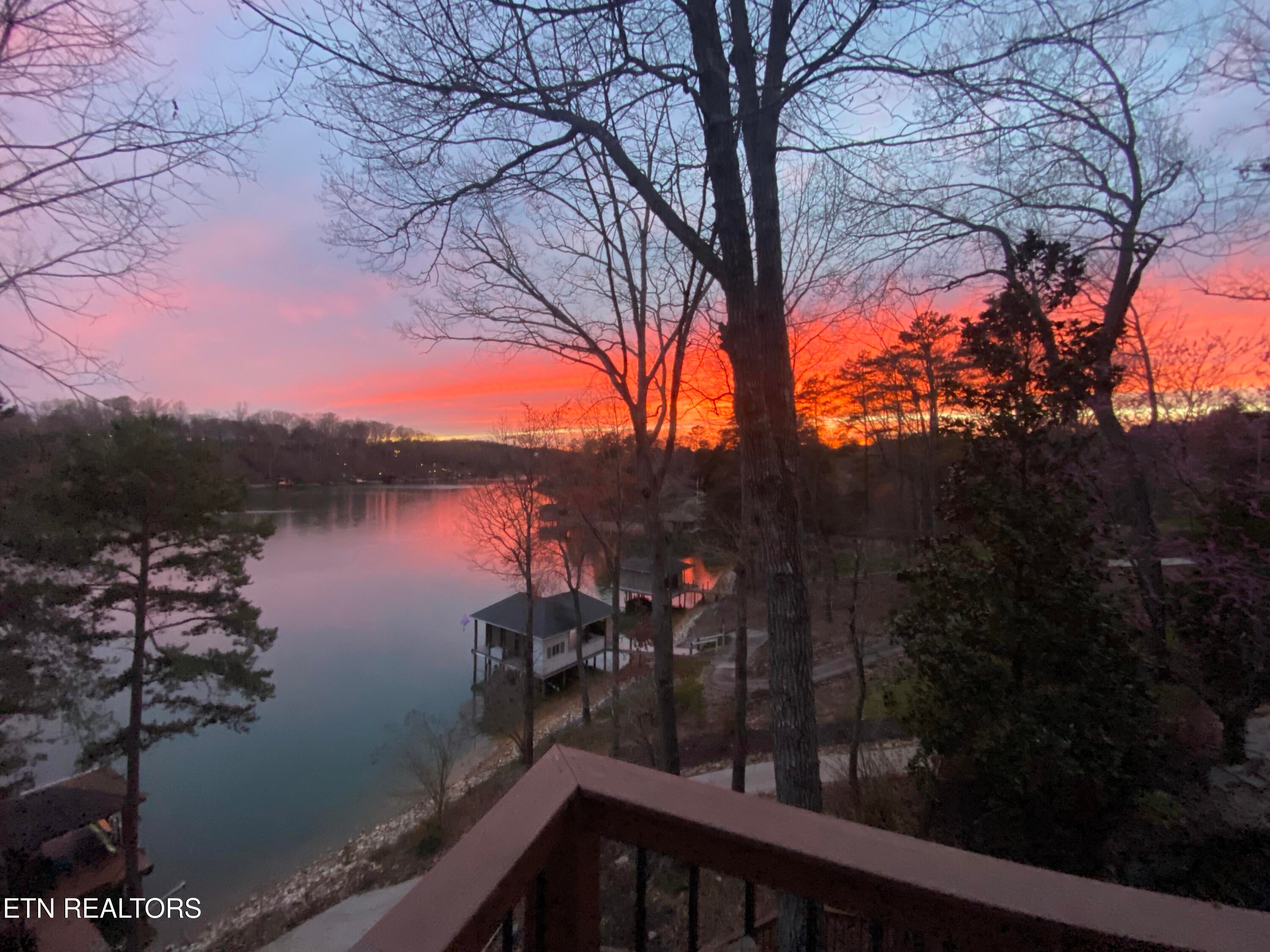 Loudon, Tennessee, 37774, United States, 4 Bedrooms Bedrooms, ,5 BathroomsBathrooms,Residential,Active,2015473