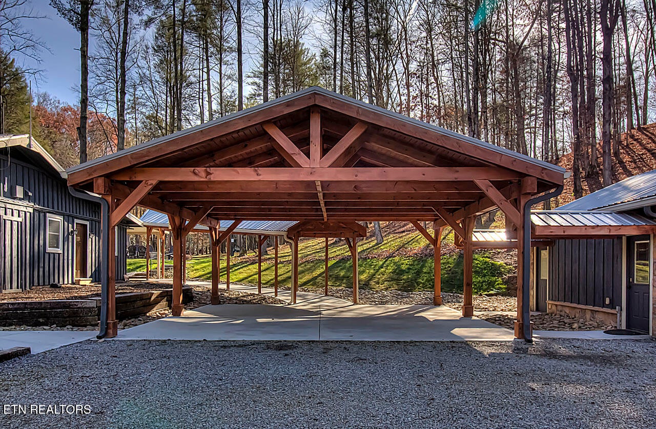 Walland, Tennessee, 37886, United States, 7 Bedrooms Bedrooms, ,6 BathroomsBathrooms,Residential,Active,1910366