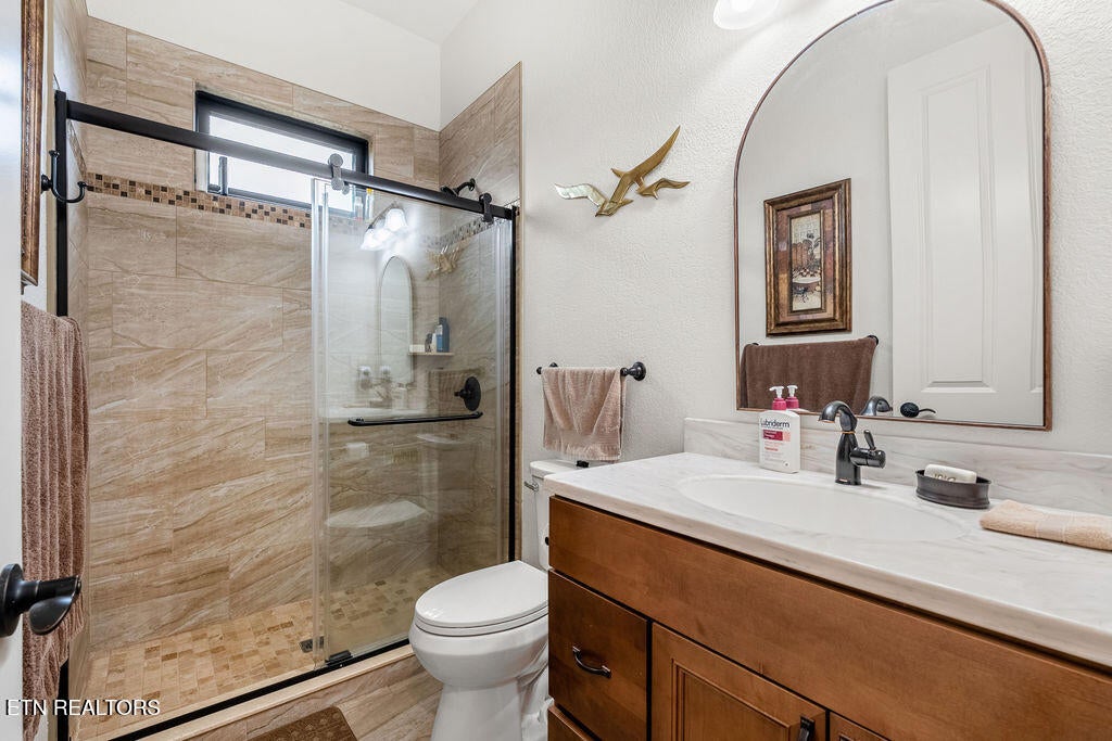 Maryville, Tennessee, 37801, United States, 5 Bedrooms Bedrooms, ,5 BathroomsBathrooms,Residential,Active,2013636