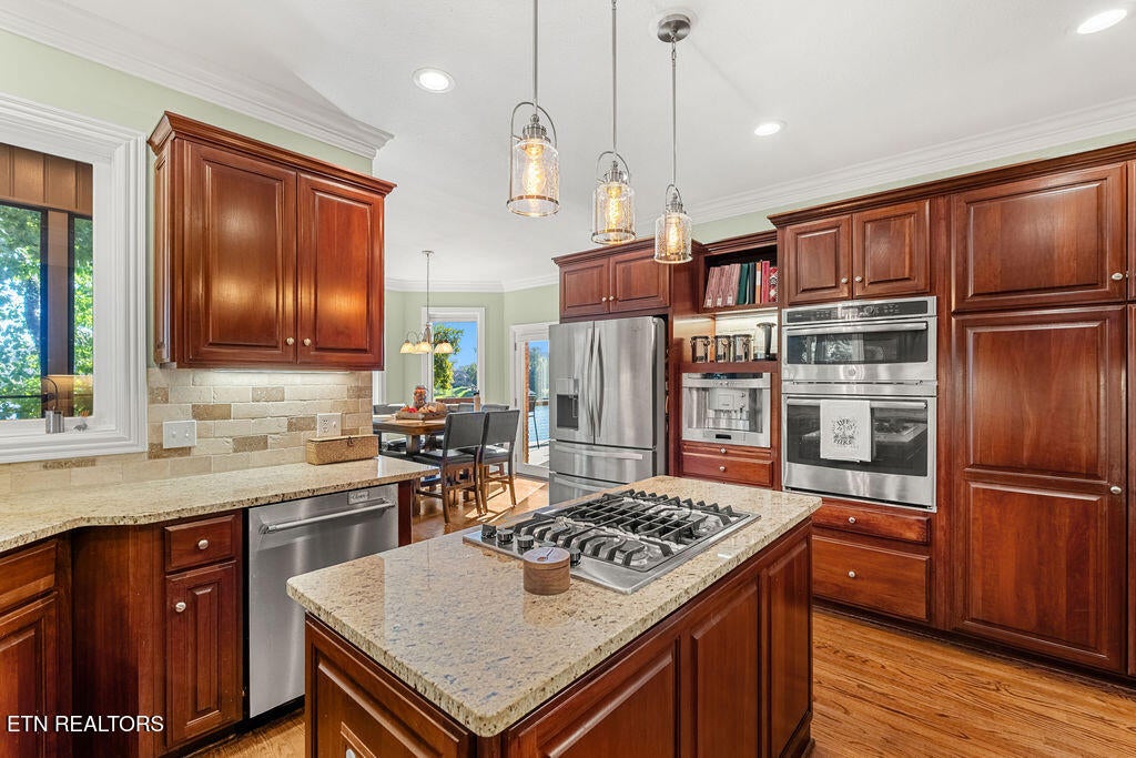 Loudon, Tennessee, 37774, United States, 4 Bedrooms Bedrooms, ,5 BathroomsBathrooms,Residential,Active,1968404