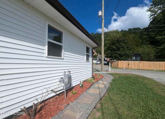 225 N 10TH ST, MIDDLESBORO, KY 40965, photo 5 of 9