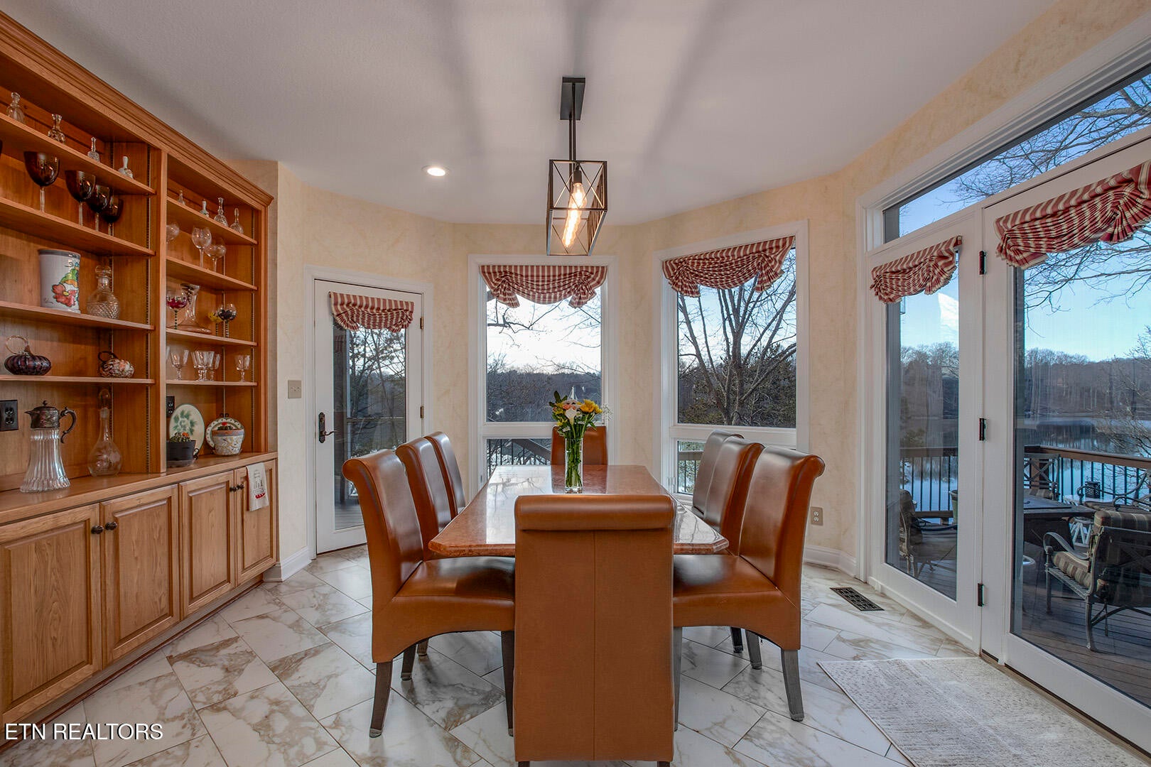 Loudon, Tennessee, 37774, United States, 4 Bedrooms Bedrooms, ,5 BathroomsBathrooms,Residential,Active,2015473