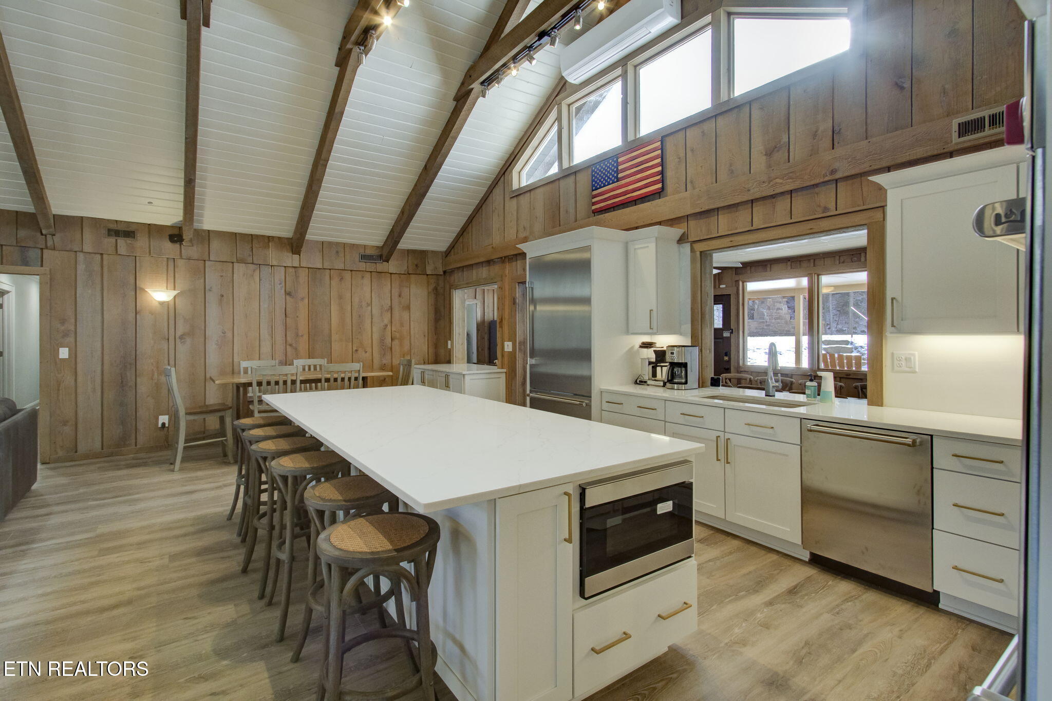 Walland, Tennessee, 37886, United States, 7 Bedrooms Bedrooms, ,6 BathroomsBathrooms,Residential,Active,1910366