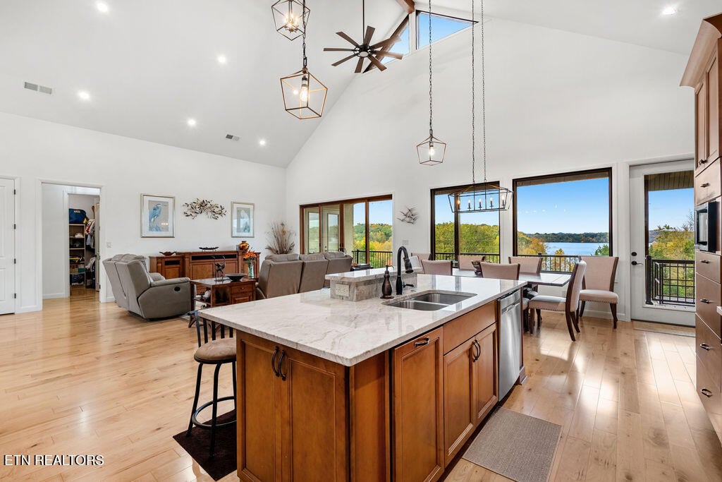 Maryville, Tennessee, 37801, United States, 5 Bedrooms Bedrooms, ,5 BathroomsBathrooms,Residential,Active,2013636