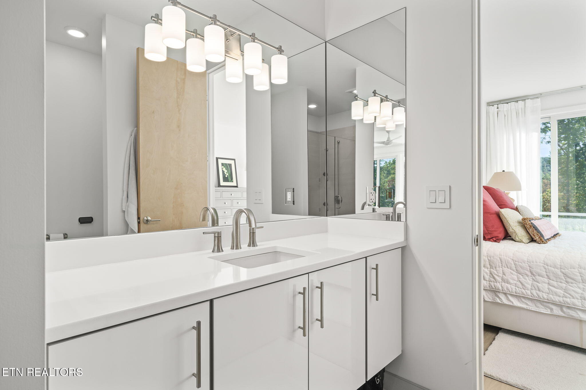 Crawford, Tennessee, 38554, United States, 3 Bedrooms Bedrooms, ,4 BathroomsBathrooms,Residential,Active,2008007