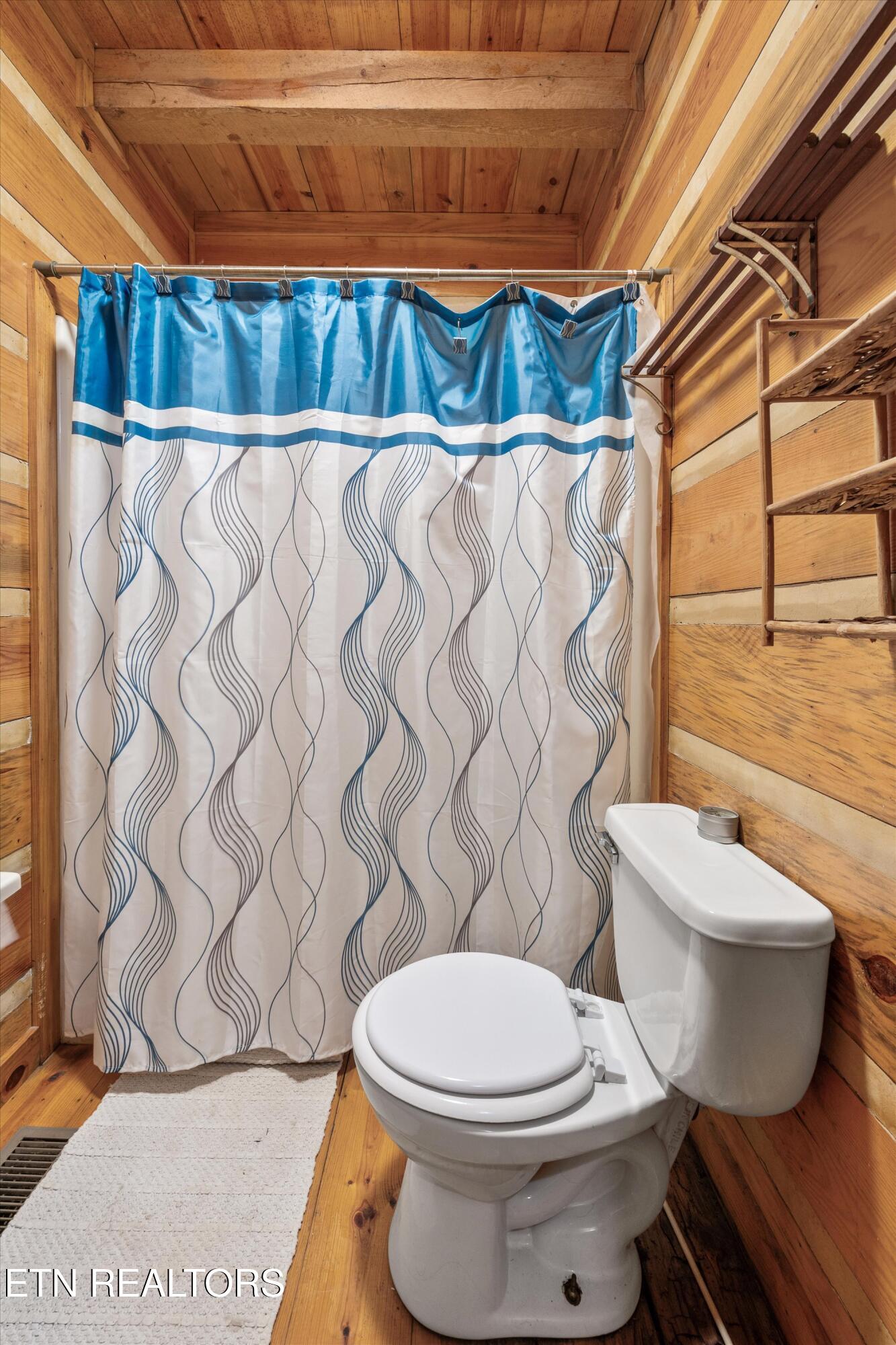 Winfield, Tennessee, 37892, United States, 18 Bedrooms Bedrooms, ,8 BathroomsBathrooms,Residential,Active,1920273