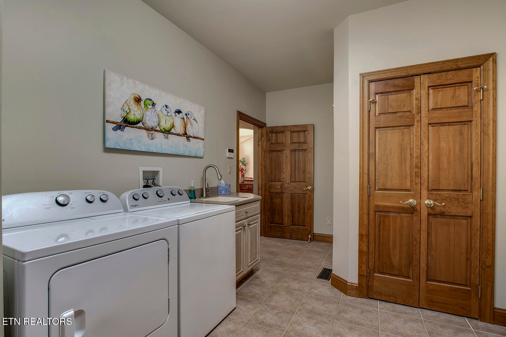 Vonore, Tennessee, 37885, United States, 5 Bedrooms Bedrooms, ,5 BathroomsBathrooms,Residential,Active,1973331