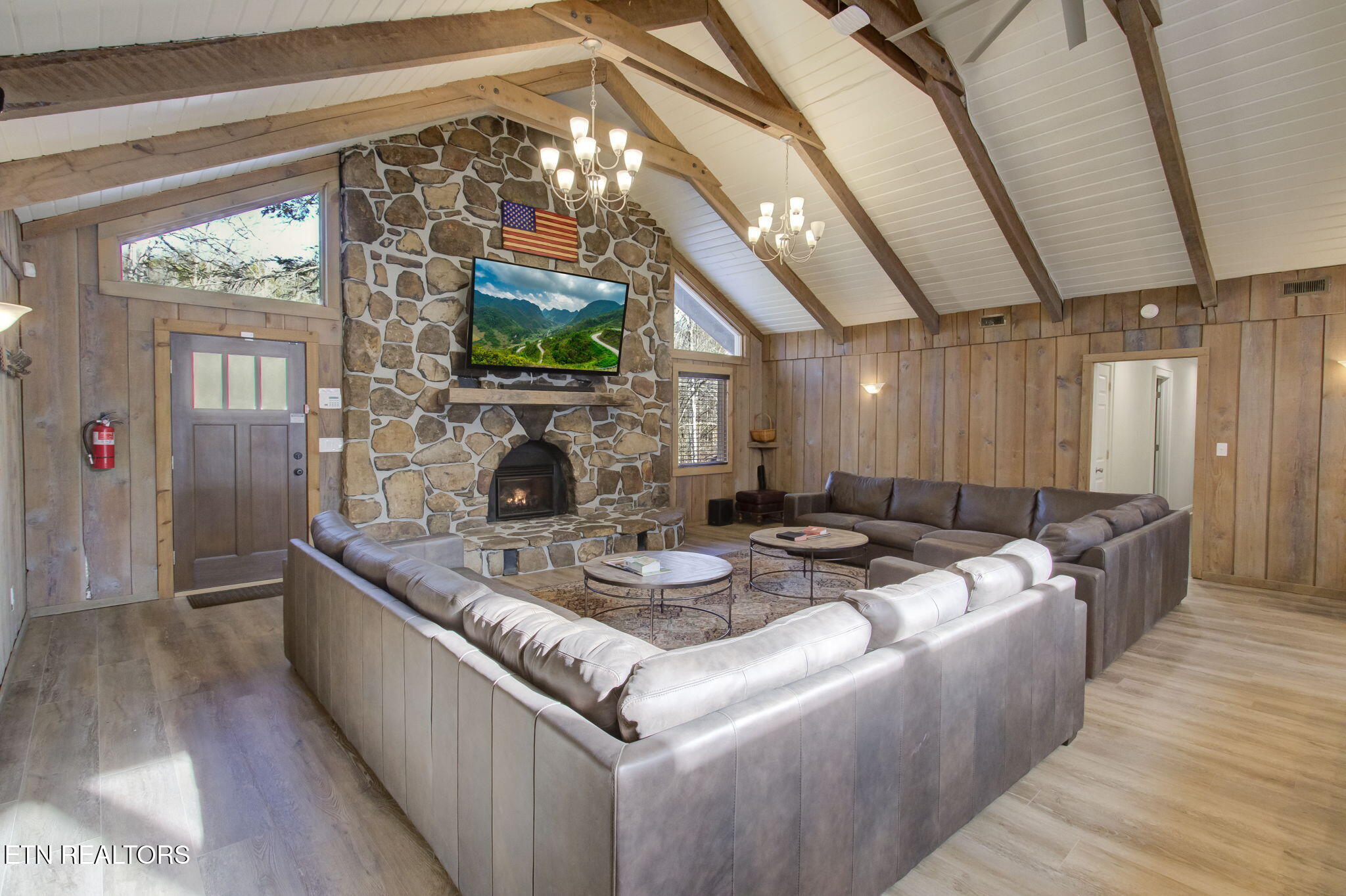 Walland, Tennessee, 37886, United States, 7 Bedrooms Bedrooms, ,6 BathroomsBathrooms,Residential,Active,1910366