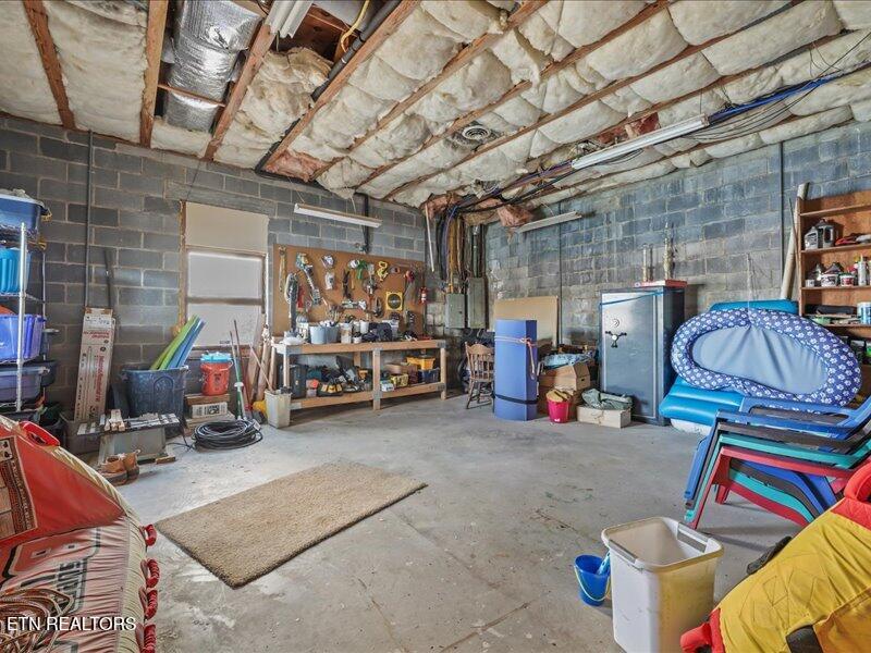 Andersonville, Tennessee, 37705, United States, 4 Bedrooms Bedrooms, ,4 BathroomsBathrooms,Residential,Active,2009809