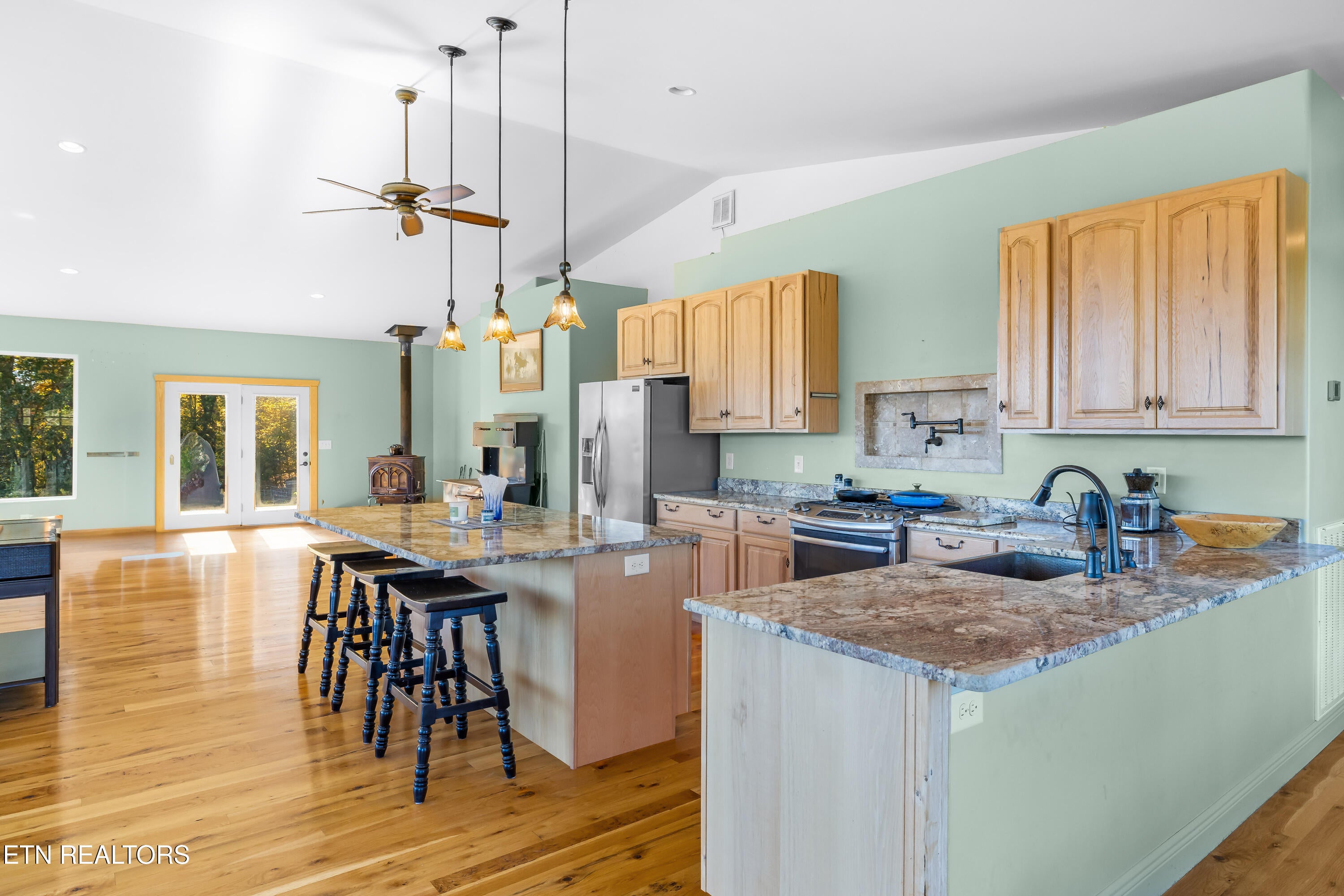 Loudon, Tennessee, 37774, United States, 3 Bedrooms Bedrooms, ,3 BathroomsBathrooms,Residential,Active,1988704